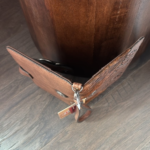 Justin Boots Wristlet/wallet,hair hide,bone,inlay, magnetic close,multisection - Picture 8 of 10